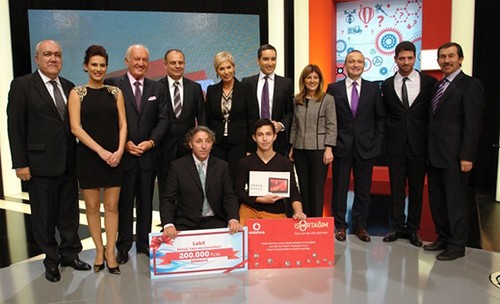 Tv8'de yayınlanan 'Bir Fikrin mi Var?' yarışma finalinde birinciliği kazanan Türkoğlu yarışmanın ödülü olan 200.000 TL'nin de sahibi oldu.   Final sonunda Türkiye'nin en iyi projesi seçilen “Tuzdano Felsefesi” adlı proje birinci oldu. 