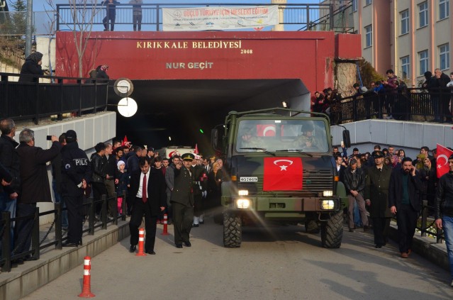 Çankırı Korgun ilçesi nüfusuna kayıtlı Kara Pilot Üsteğmen Erdem Mut (32) , Kırıkkale Nur caminde düzenlenen törenin ardından gözyaşlarıyla toprağa verildi.