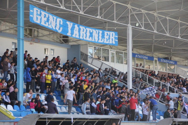 Yeni sezonu kendi evinde açan Fahri Aytaç yönetimindeki 1074 Çankırıspor, rakibine 1-0 yenilerek lige mağlubiyetle başlamış oldu.