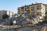 Çankırı’da 35 yıllık binanın yıkım anı kameralara yansıdı!