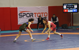 Ömer Topuz Türkiye Büyük Kadınlar Güreş Şampiyonası başladı