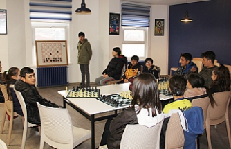 Çankırı Fenerbahçeliler Derneğinden öğrencilere satranç başlangıç eğitimi