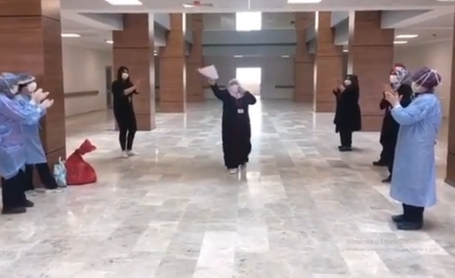 Korona virüsü yenen Çankırılı Umreci, Hastaneden güle oynaya çıktı!