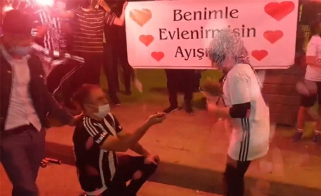 Beşiktaş’ın Şampiyonluk kutlamasında sürpriz evlilik teklifi