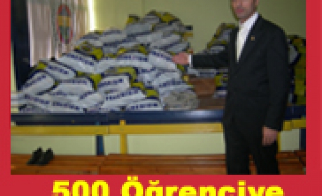 Fenerbahçeliler 500 Öğrenciyi Giydiriyor