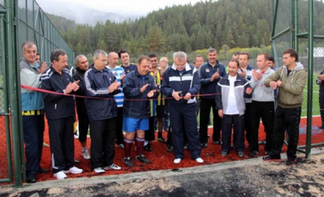 Yıldıztepe’ye yapılan futbol sahaları’nın açılışı 