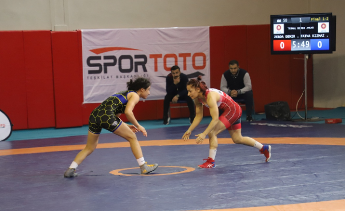 Ömer Topuz Türkiye Büyük Kadınlar Güreş Şampiyonası başladı