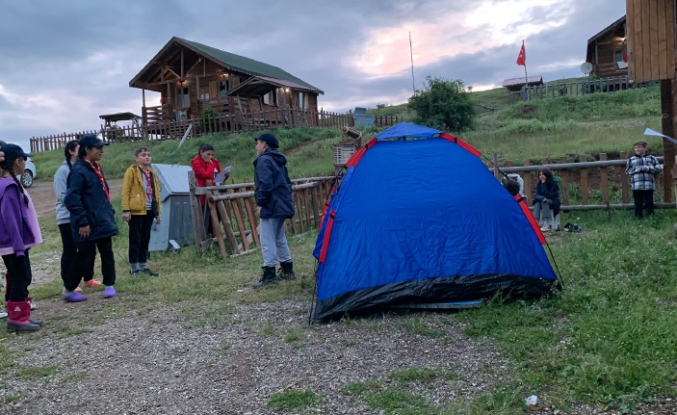 İzcilik Kulübü Yapraklı yaylasında kamp kurdu